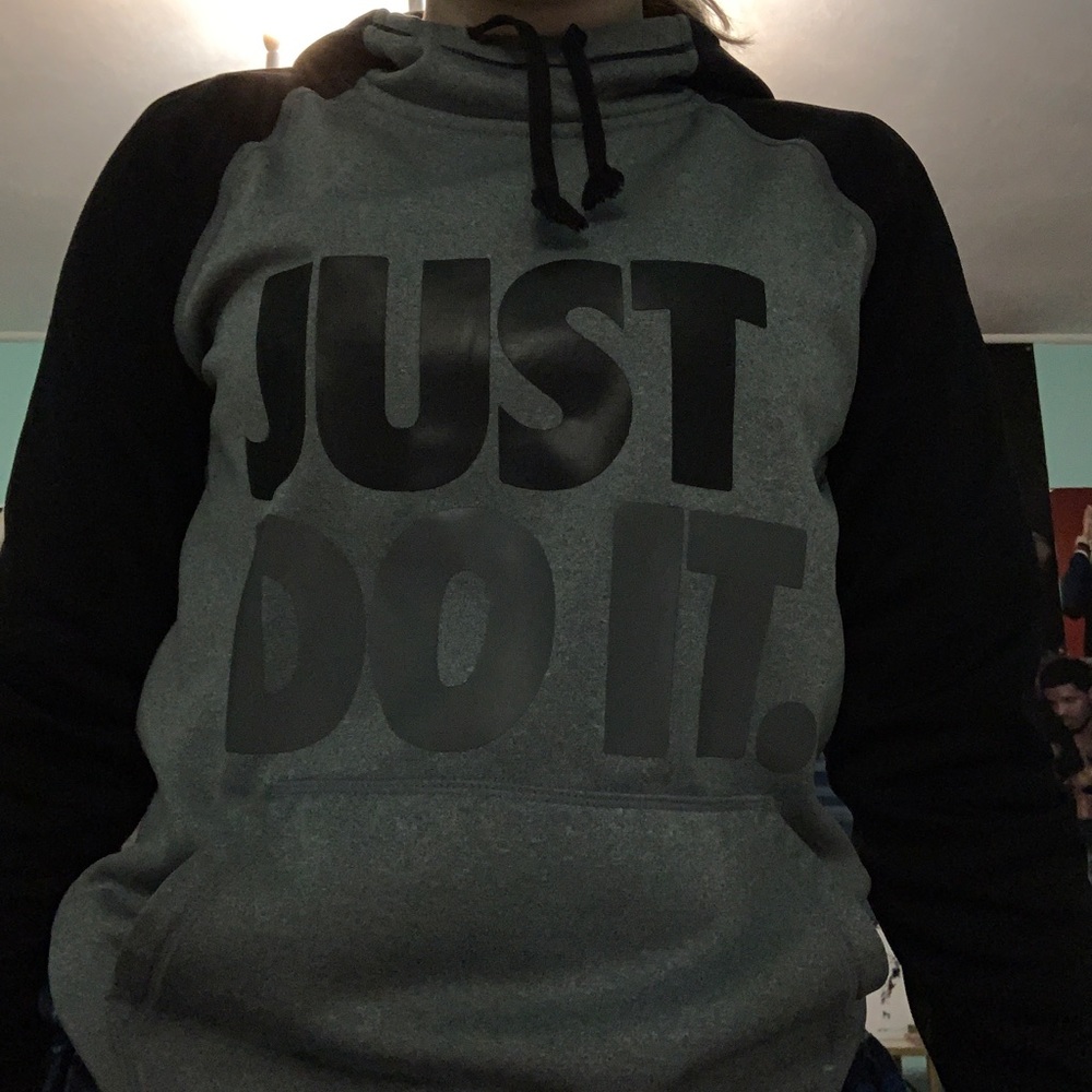 nike therma-fit hoodie